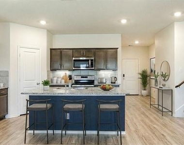 315 Pine Hollow Way - Photo Thumbnail 4