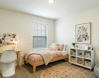 315 Pine Hollow Way - Photo Thumbnail 11
