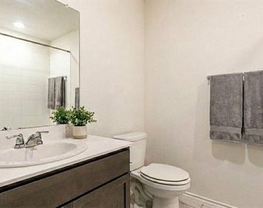 315 Pine Hollow Way - Photo Thumbnail 12