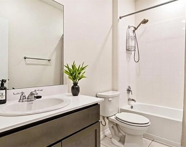 315 Pine Hollow Way - Photo Thumbnail 14
