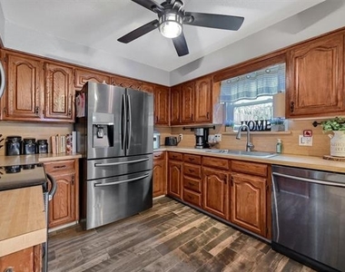 2212 W J Fred Smith Parkway - Photo Thumbnail 8