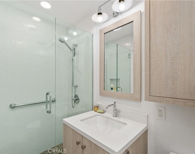 404 Loma - Photo Thumbnail 14