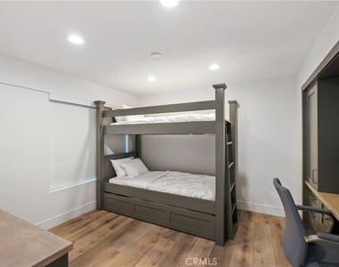 404 Loma - Photo Thumbnail 11