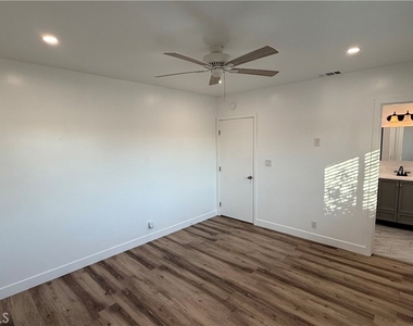 1012 W F Street - Photo Thumbnail 16