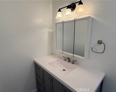 1012 W F Street - Photo Thumbnail 12