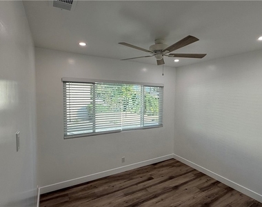 1012 W F Street - Photo Thumbnail 4