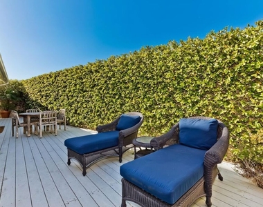 25129 Malibu Road - Photo Thumbnail 14