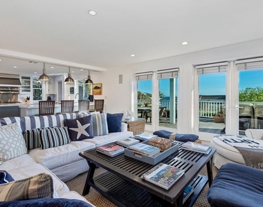 25129 Malibu Road - Photo Thumbnail 12