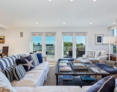25129 Malibu Road - Photo Thumbnail 11