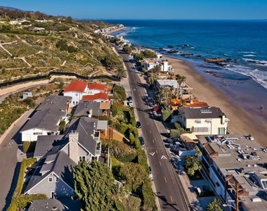 25129 Malibu Road - Photo Thumbnail 2