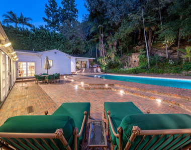 1148 Coldwater Canyon Drive - Photo Thumbnail 32