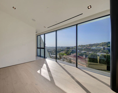 8765 Hollywood - Photo Thumbnail 54