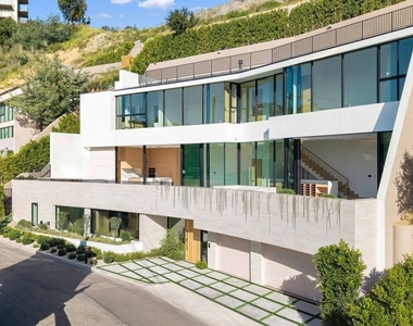 8765 Hollywood - Photo Thumbnail 2