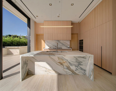 8765 Hollywood - Photo Thumbnail 23