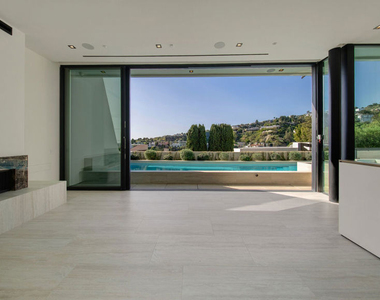 8765 Hollywood - Photo Thumbnail 36