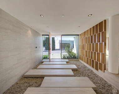 8765 Hollywood - Photo Thumbnail 11