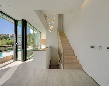 8765 Hollywood - Photo Thumbnail 40