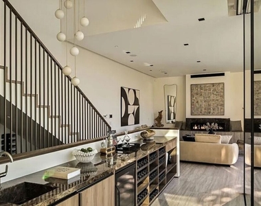 8765 Hollywood - Photo Thumbnail 69