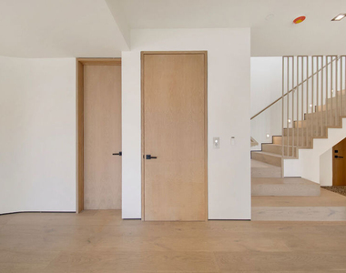 8765 Hollywood - Photo Thumbnail 62