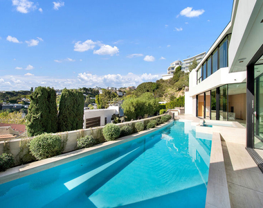 8765 Hollywood - Photo Thumbnail 3