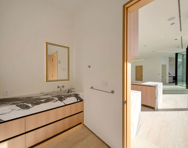 8765 Hollywood - Photo Thumbnail 29