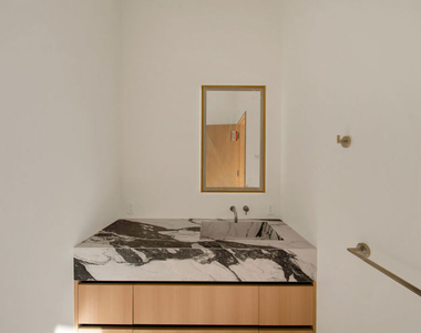 8765 Hollywood - Photo Thumbnail 30