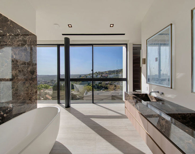 8765 Hollywood - Photo Thumbnail 49