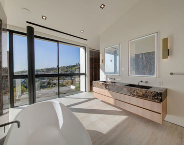 8765 Hollywood - Photo Thumbnail 48