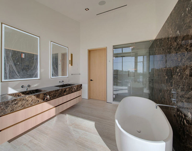 8765 Hollywood - Photo Thumbnail 45
