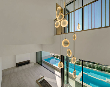 8765 Hollywood - Photo Thumbnail 42