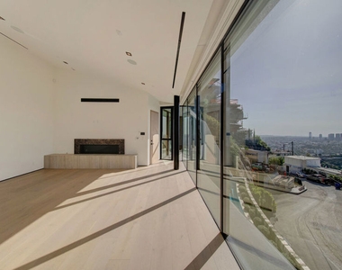 8765 Hollywood - Photo Thumbnail 51