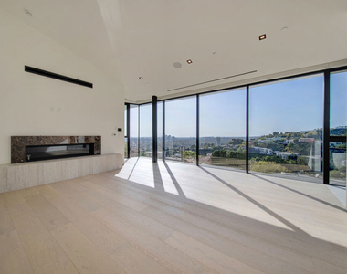 8765 Hollywood - Photo Thumbnail 43