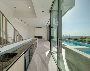 8765 Hollywood - Photo Thumbnail 34