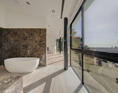8765 Hollywood - Photo Thumbnail 44