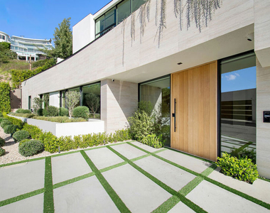 8765 Hollywood - Photo Thumbnail 5