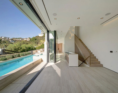 8765 Hollywood - Photo Thumbnail 38