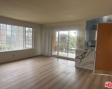1001 Hammond Street - Photo Thumbnail 2
