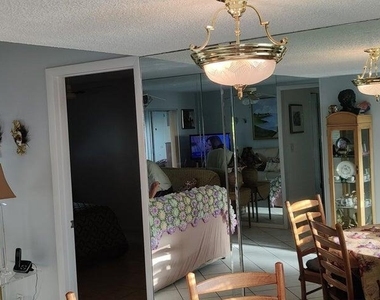 715 Lori Drive - Photo Thumbnail 3