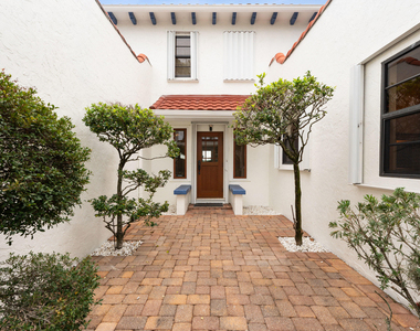 114 S Lake Drive - Photo Thumbnail 5