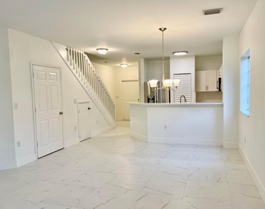 4987 Se Mariner Garden Circle - Photo Thumbnail 3
