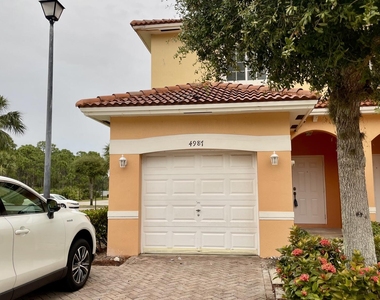 4987 Se Mariner Garden Circle - Photo Thumbnail 16