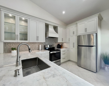 202 Cypress Point Drive - Photo Thumbnail 4