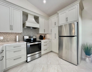 202 Cypress Point Drive - Photo Thumbnail 5