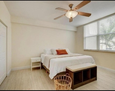 802 W Windward Way - Photo Thumbnail 29