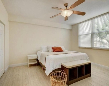 802 W Windward Way - Photo Thumbnail 27