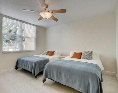 802 W Windward Way - Photo Thumbnail 13