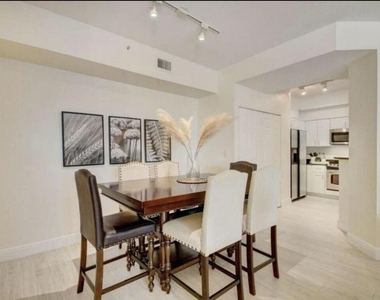 802 W Windward Way - Photo Thumbnail 4