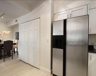802 W Windward Way - Photo Thumbnail 1