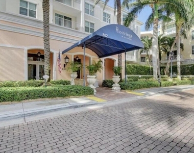 802 W Windward Way - Photo Thumbnail 19