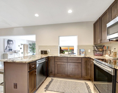 702 Grove Street - Photo Thumbnail 10